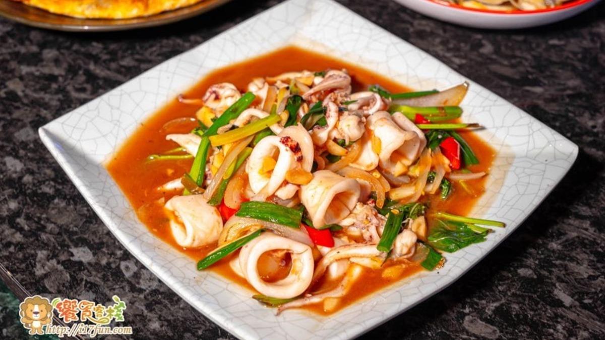 「芹菜小卷」(69元)同樣是白飯小偷!(圖/饗食客棧。淘氣猴VS肥獅子的旅食天堂提供)