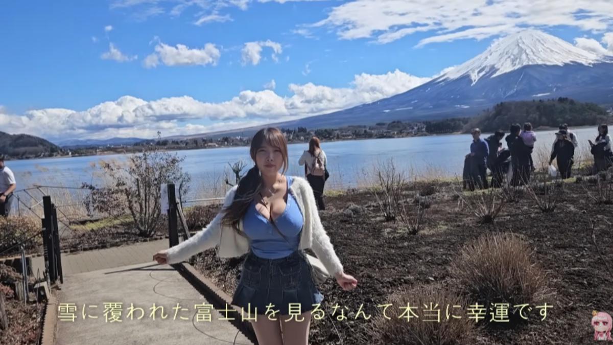 Velvet看到富士山開心狂跳。(圖/翻攝自 Velvet Tube YouTube)
