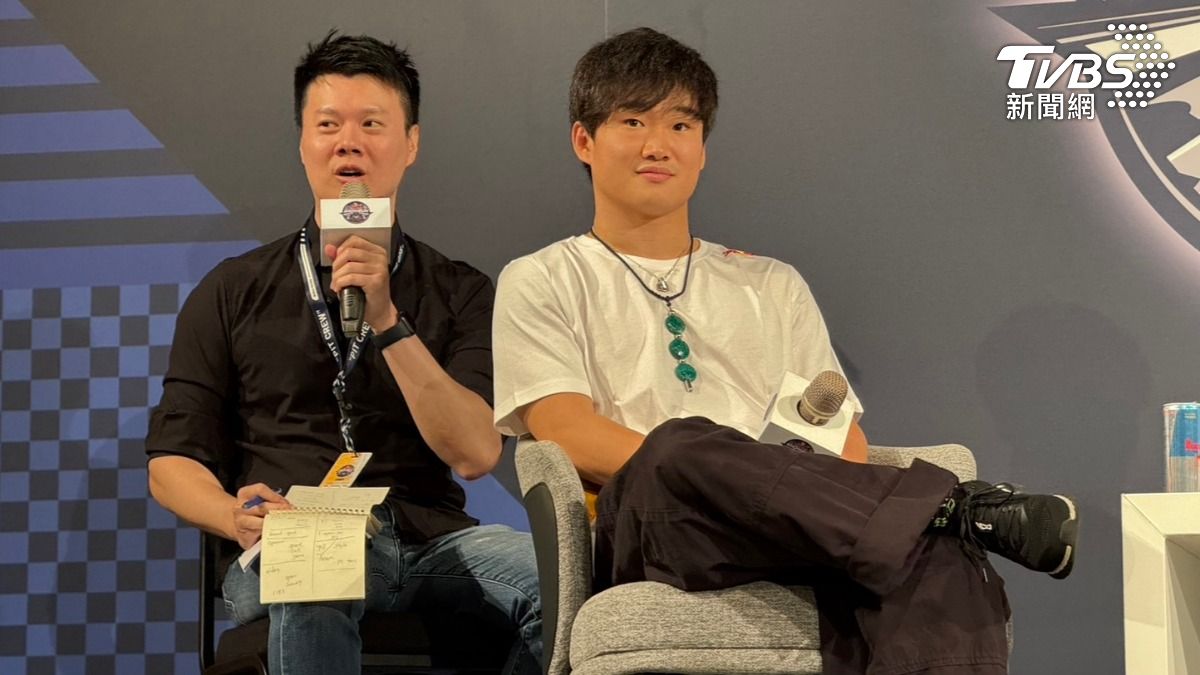 F1車手角田裕毅、主持人YouTuber博恩。(圖/李昱菫攝)
