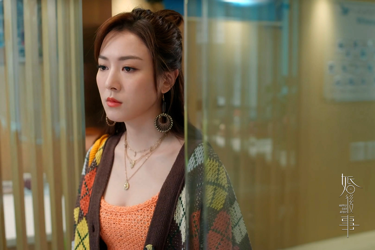 王敏奕（左）難以接受羅子溢將自己當成放蕩的女人。（圖／TVBS）