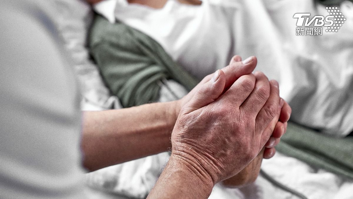 長照悲歌!日8旬翁照顧94歲老伴太累 殺妻後報警自首