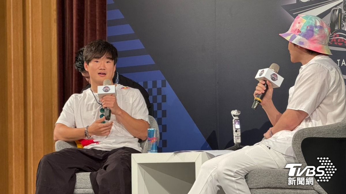 角田笑說台灣人好像都把自己當F1開,在路上都會一直超車。(圖/TVBS)
