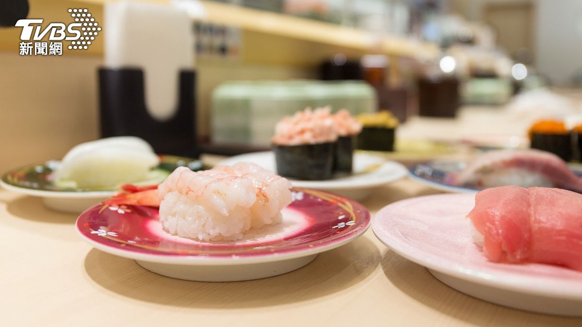 日4學生吃迴轉壽司「桌下藏13盤子」！1個月後再闖店員秒識破