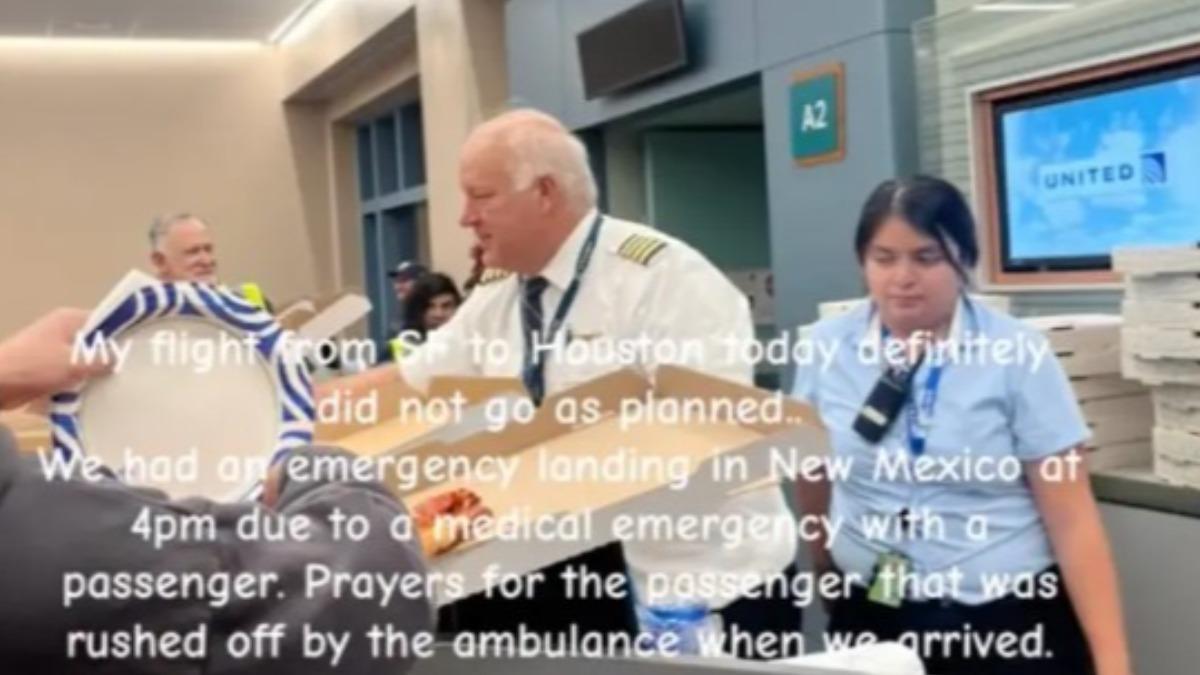 落地後機長還站到飛機前門口、向一個個下機的乘客致謝。(圖/翻攝自TikTok@ladyt98tanya)