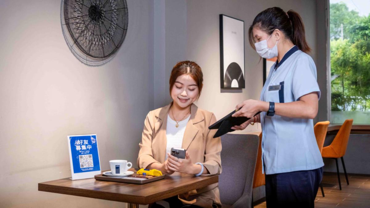 全台Ford展示中心暨服務廠中皆有航空級禮儀訓練人員的接待。(圖/福特六和提供)