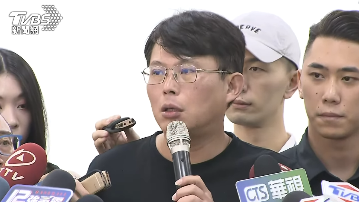 「退總預算社福津貼沒了」遭事實查核打臉 黃國昌:民進黨潑完糞就跑