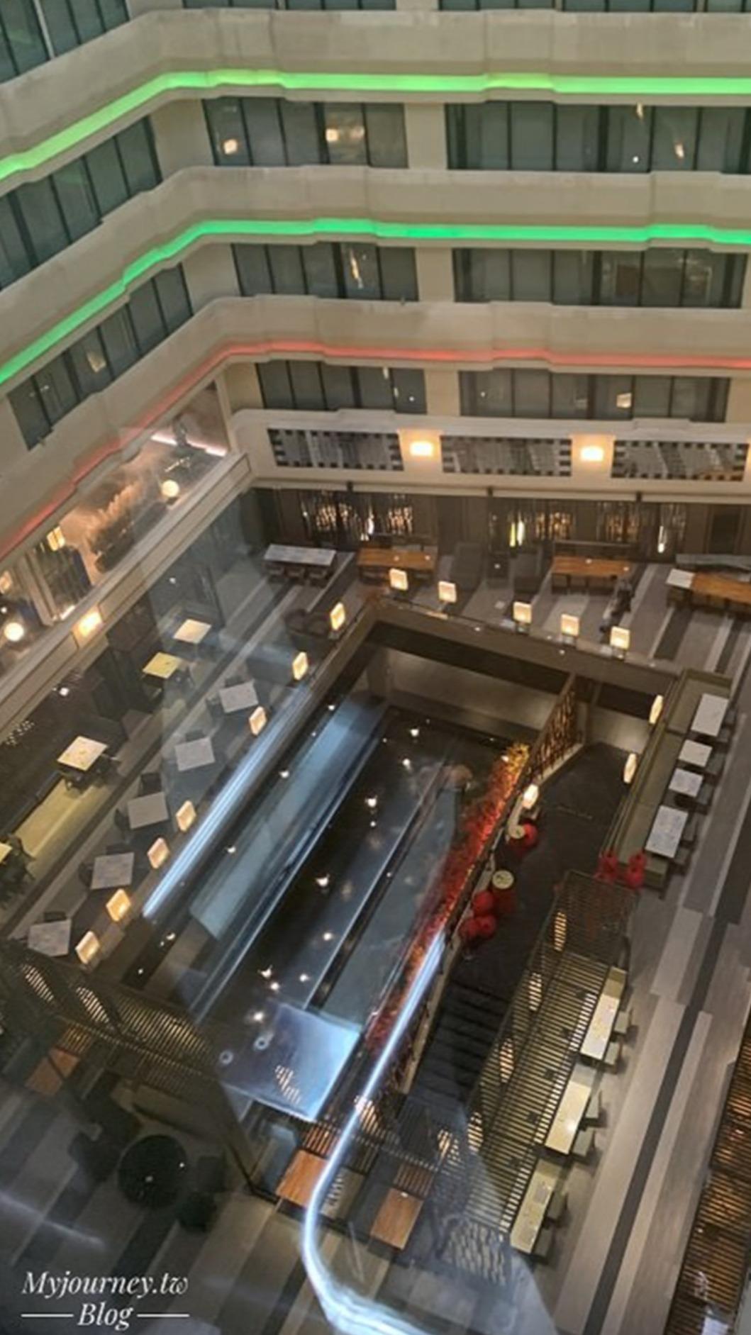 電梯設計成透明的，能欣賞酒店的內部環境。（圖／可大王愛旅行提供）