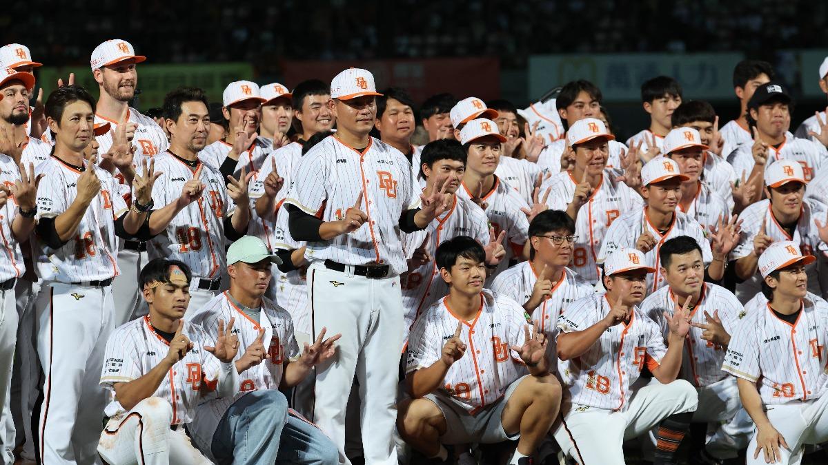 潘威倫昔日、現役隊友幾乎都到場送別。(圖/統一獅提供)