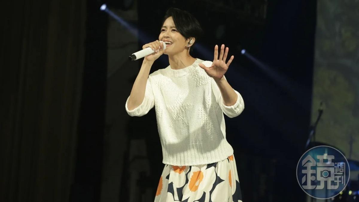 梁詠琪傳遭砍歌!中國拼盤演唱會只唱3首就下台 網曝內幕了