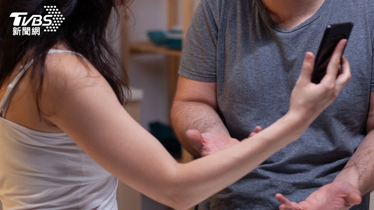 已婚老董偷吃2女!不甩岳母頭七 甜蜜大戰「中獎忙打掉」