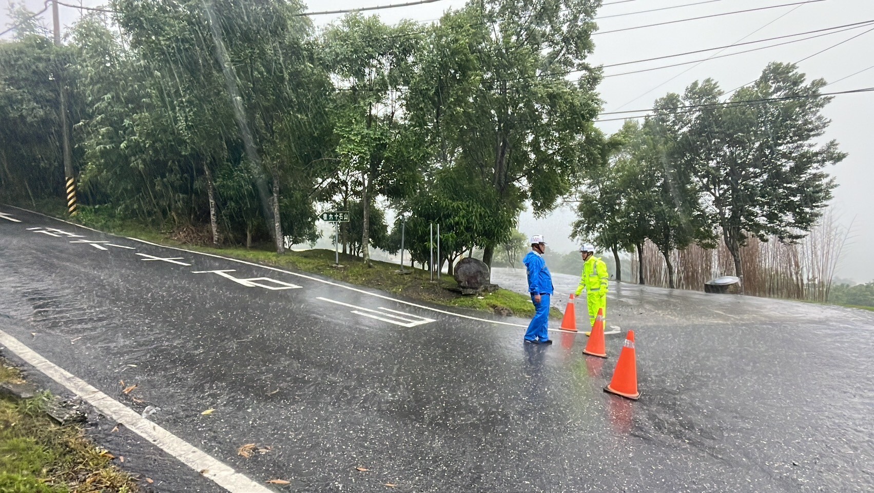康芮颱風增強!花蓮「赤科山、六十石山」道路封閉 雨勢大恐再延長
