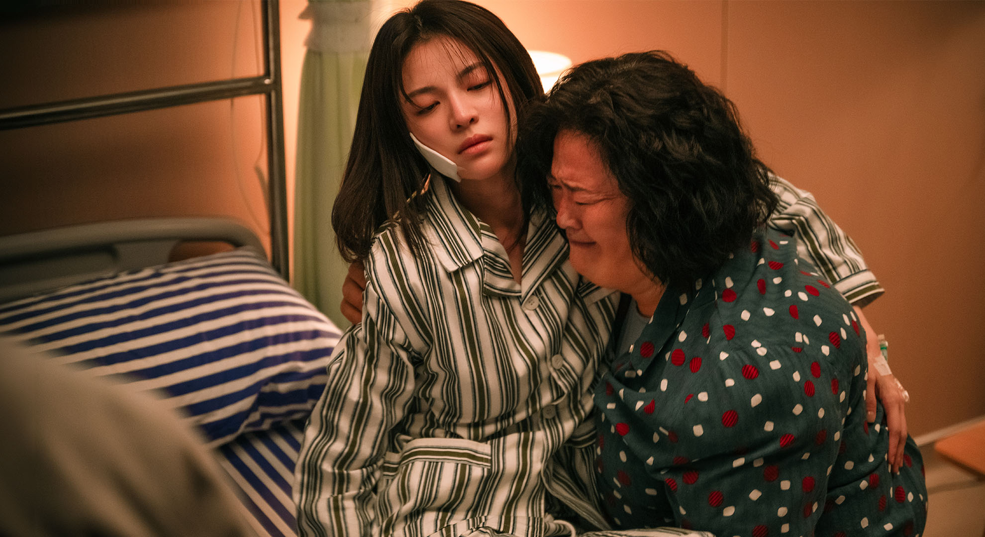 母親一句「媽是你一輩子的腿」相當觸動人心。(圖/中天娛樂台提供)