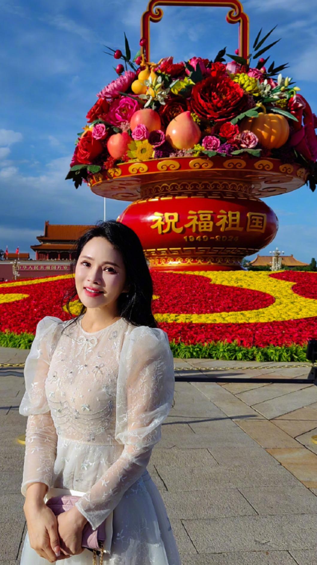 伊能靜開心高喊祖國生日快樂。(圖/翻攝自伊能靜微博)