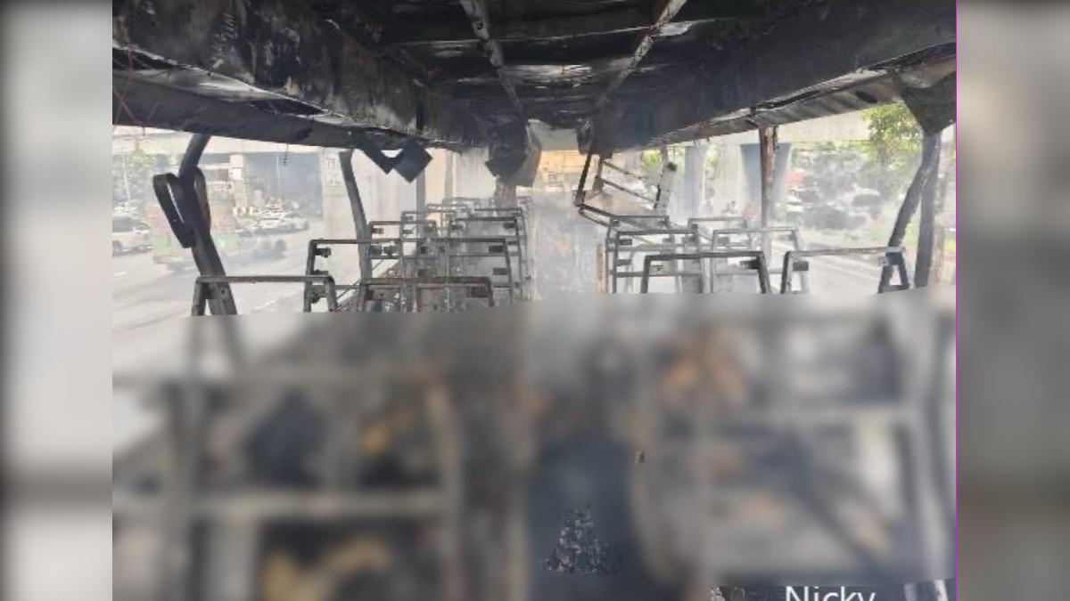 曼谷稍早發生嚴重火燒車,恐造成至少25人死亡,車身幾乎被燒成廢鐵。(圖/翻攝自曼谷消防隊粉專)