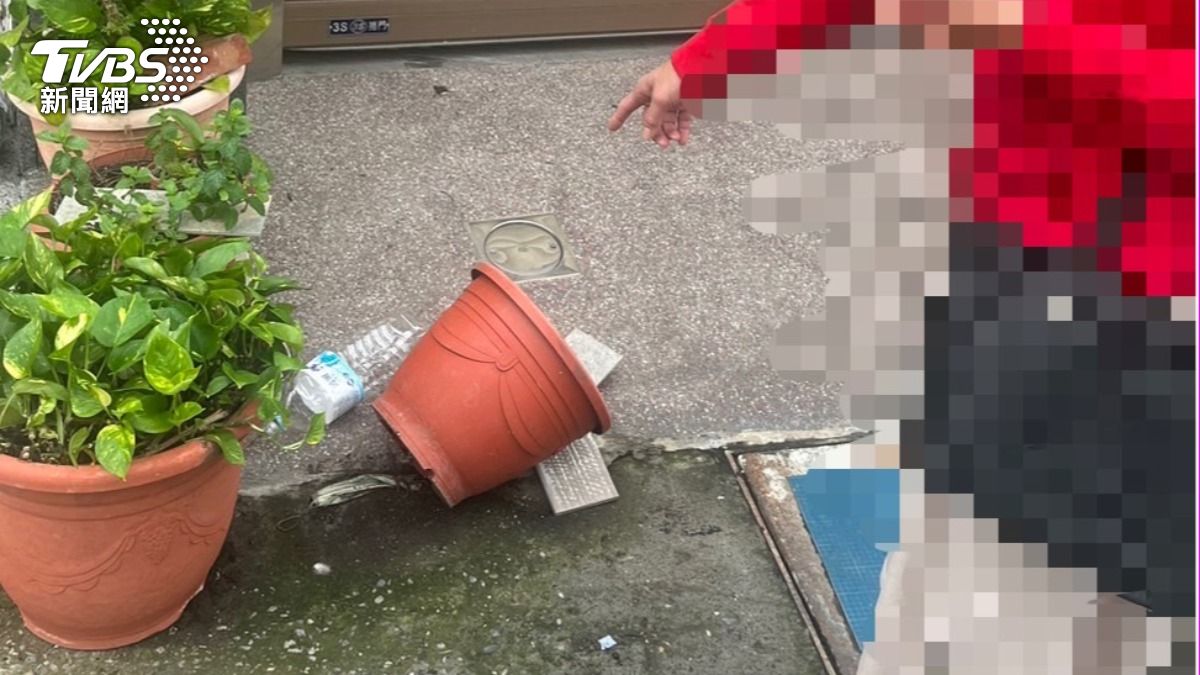 黃女衝到前男友家潑汽油。(圖/TVBS)