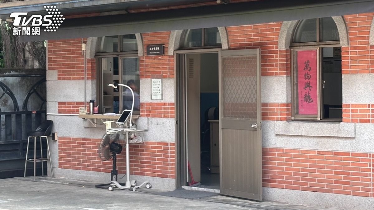 監察院警衛室中午冷氣未開。(圖/林茜妤攝)
