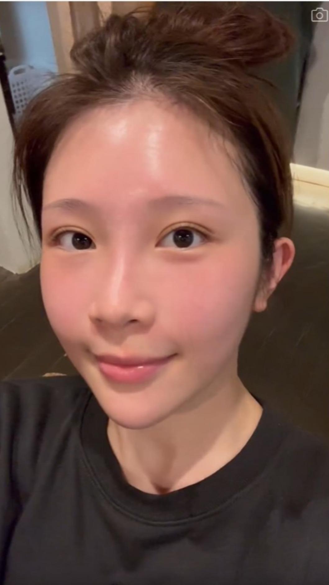 鄭家純還大方的曬出自己的素顏照。(圖/翻攝自鄭家純Threads)