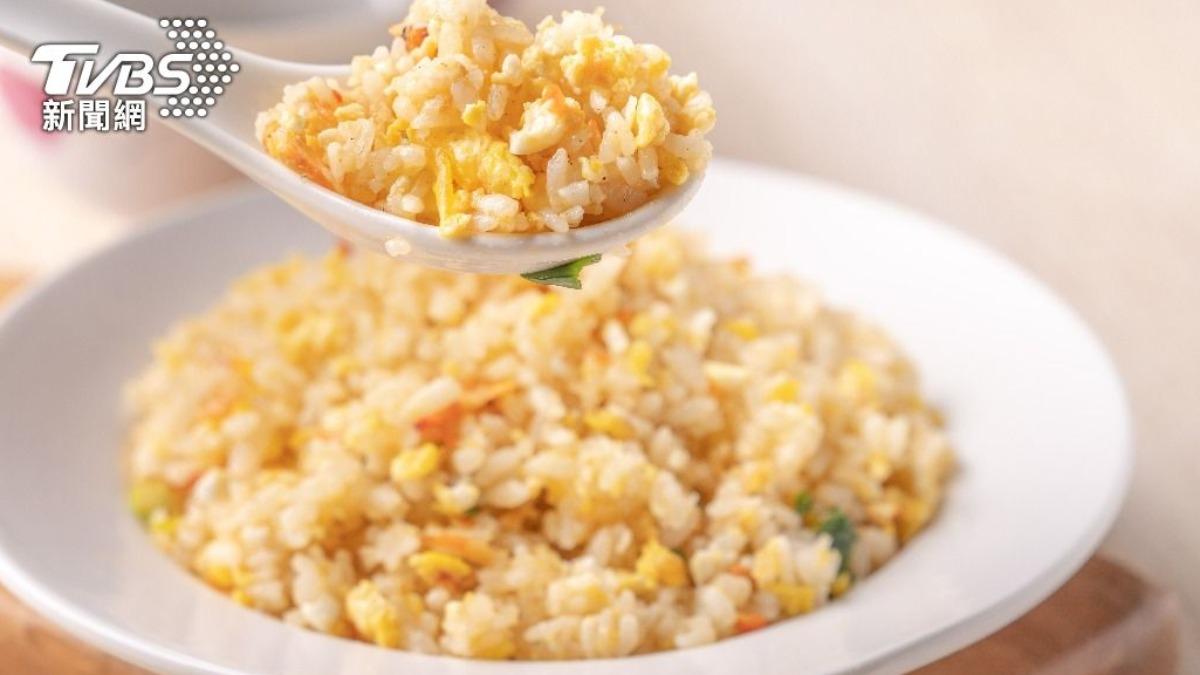 隔夜飯炒飯「吃進ICU」!陸男突休克 器官衰竭插管搶命