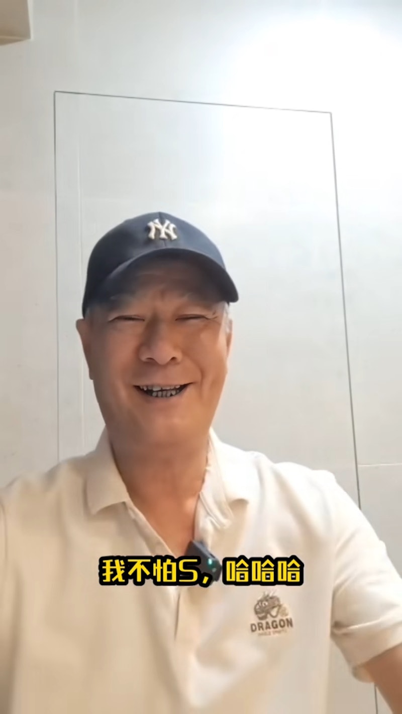 港星李修賢近日拍影片爆料，當年梅艷芳掌摑真兇另有其人。（圖／影片截圖）
