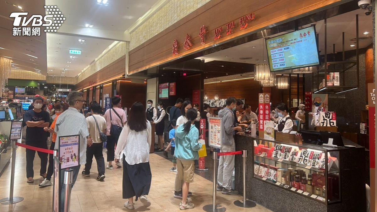 盧秀燕喊「睡到飽別亂跑」!大遠百湧人潮 鼎泰豐一位難求