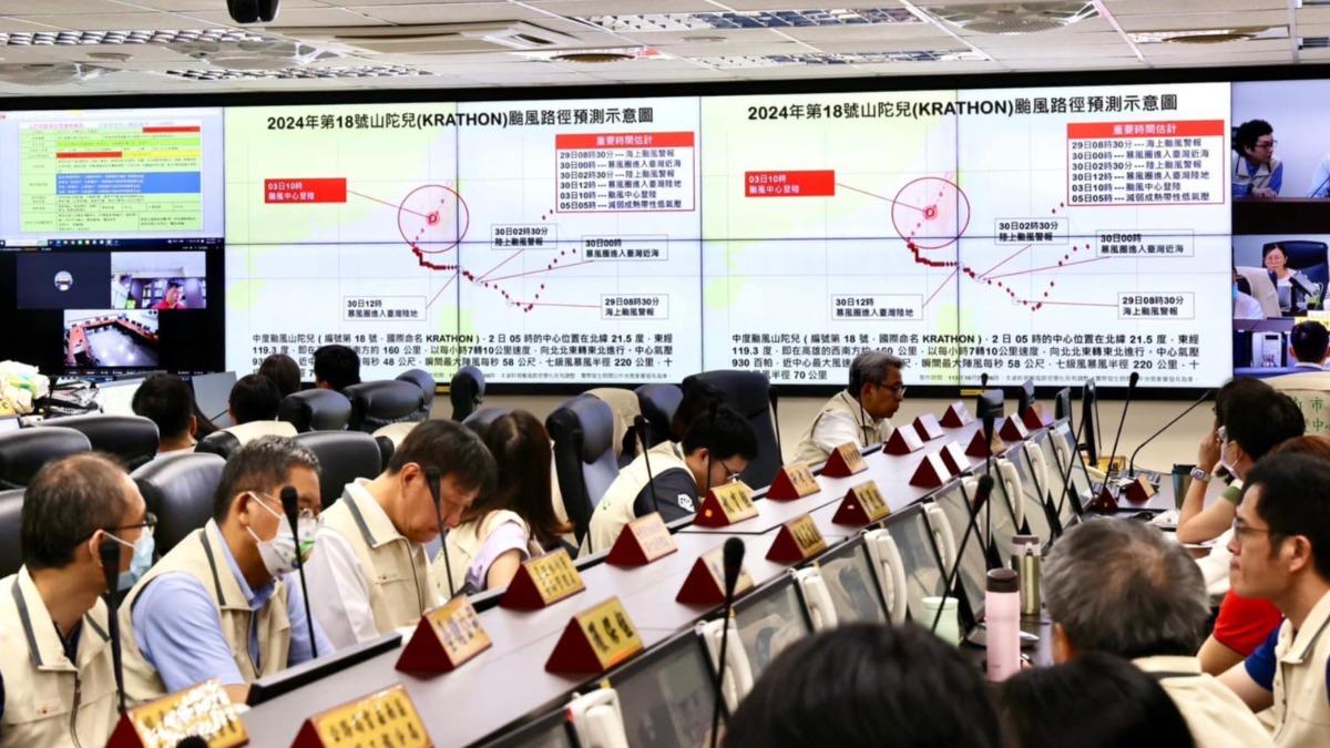 台南市於今早召開災害應變中心第三次工作會議。(圖/翻攝自黃偉哲臉書)