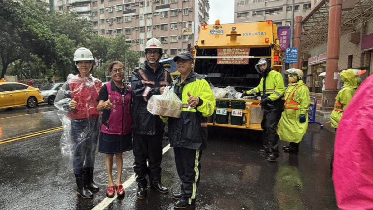 颱風天家裡垃圾快堆滿!高雄垃圾車啟動「隨車收運」