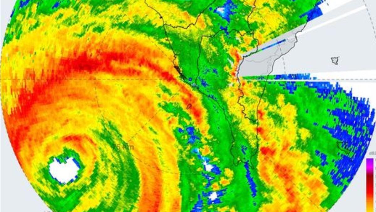 山陀兒颱風慢慢走...還沒醒！一圖見「颱風眼1形狀」：超有愛