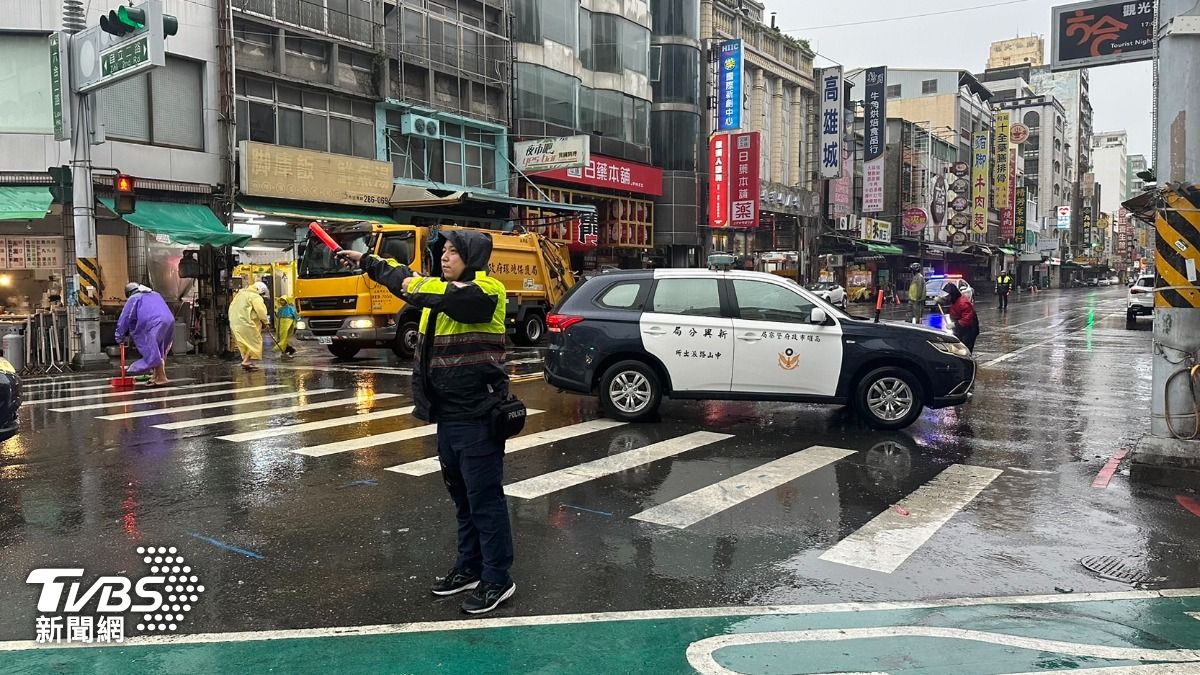 山陀兒發威!高雄商辦7樓玻璃被吹落 路面滿地碎玻璃