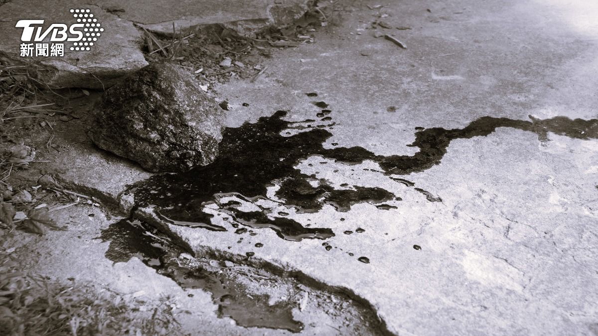 圍觀拆違建「當場爆頭」！遭巨石飛砸　印度男癱倒血賤滿地