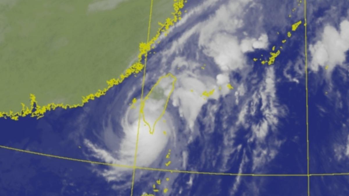 天氣/中颱山陀兒龜速!最新動向曝光 「14縣市陸警」當心了