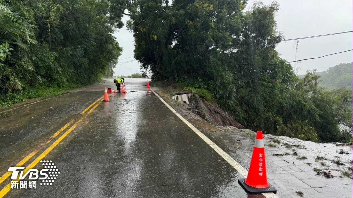 山陀兒暴雨肆虐!台東武陵監獄前「路基坍塌」、豐收橋墩慘被掏空