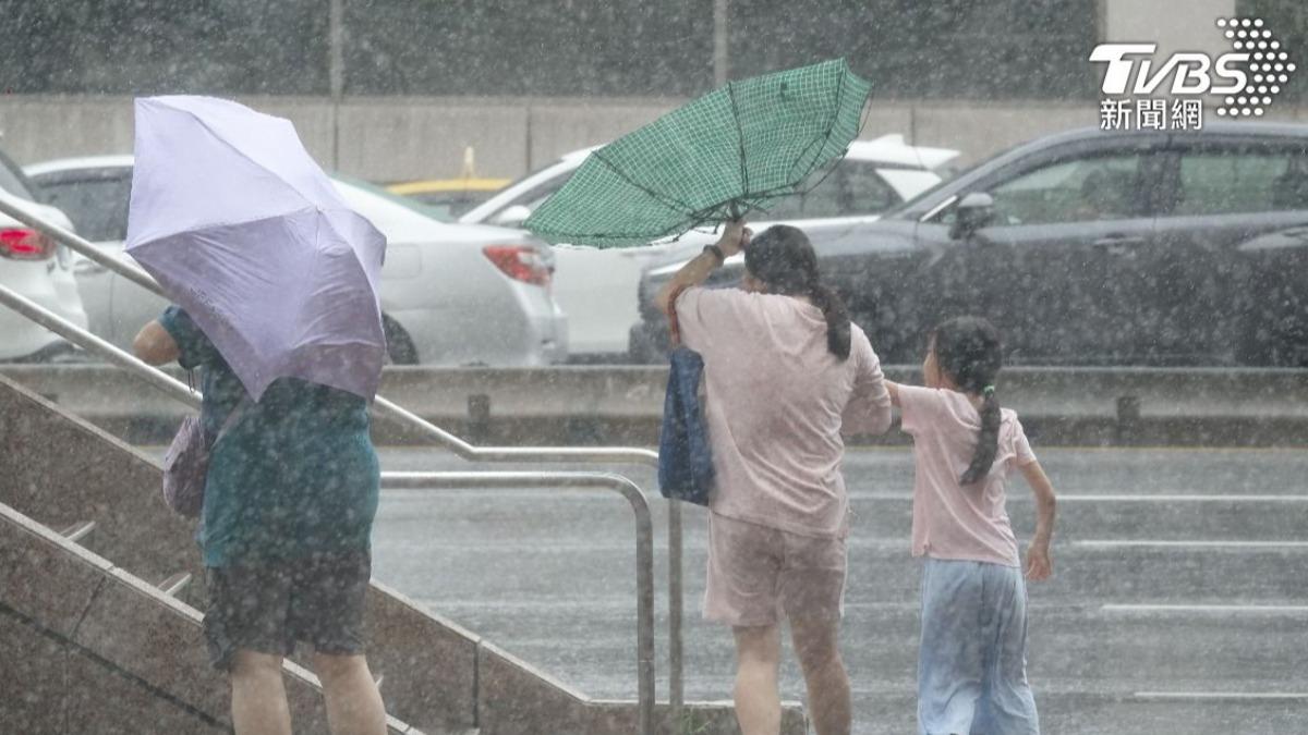 天氣/連放3天颱風假?最新風雨預測 全台11縣市明達停班課標準
