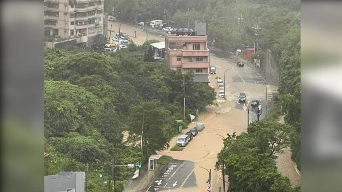基隆、瑞芳今(3)日大雨不斷。(圖/翻攝自臉書社團「基隆大小事」)
