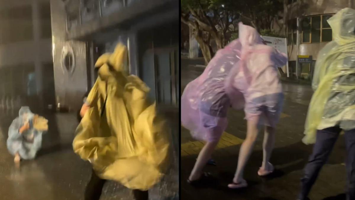 文大學生雨衣有穿像沒穿。（圖／翻攝自 Threads）