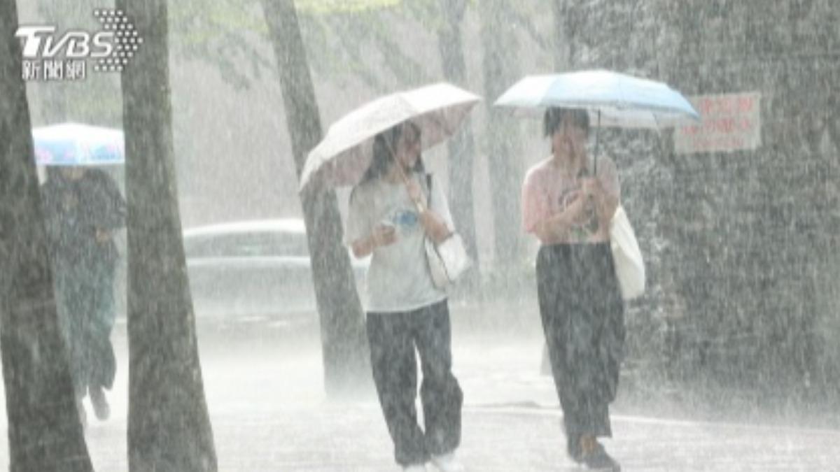 天氣/山陀兒來襲新北列降雨警戒 瑞芳累積337毫米小心「超大豪雨」