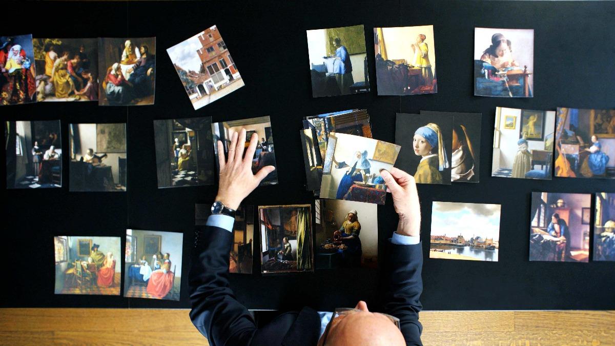 28幅名畫首展驚爆爭議　〈戴珍珠耳環的少女〉背景顏色全揭曉