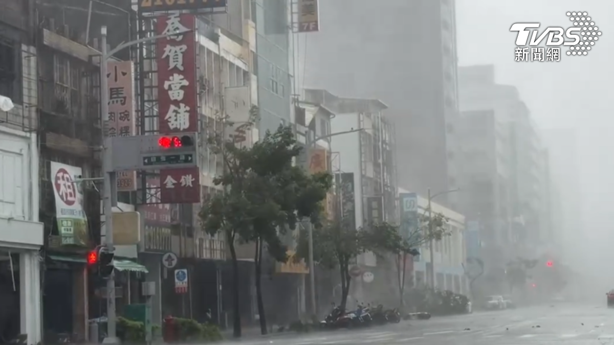 山陀兒強風發威!高雄房子晃如地震 趙天麟:在家都快站不住