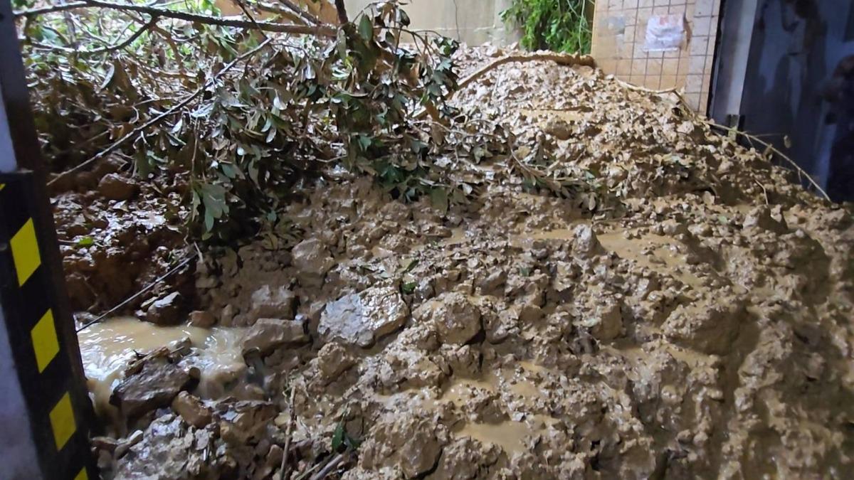 山陀兒颱風大雨成災！基隆山坡崩塌　泥水「二度灌醫院」