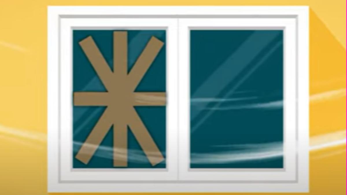 防颱窗戶貼膠帶,要以「米」字形覆蓋在門窗上加固。(圖/翻攝自hkweather YouTube)
