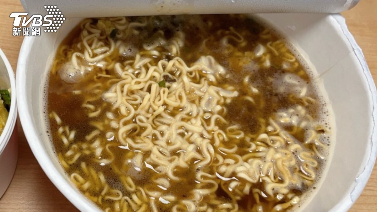 北市婦颱風天打翻泡麵 大腿被熱湯燙傷「竟打119送醫」