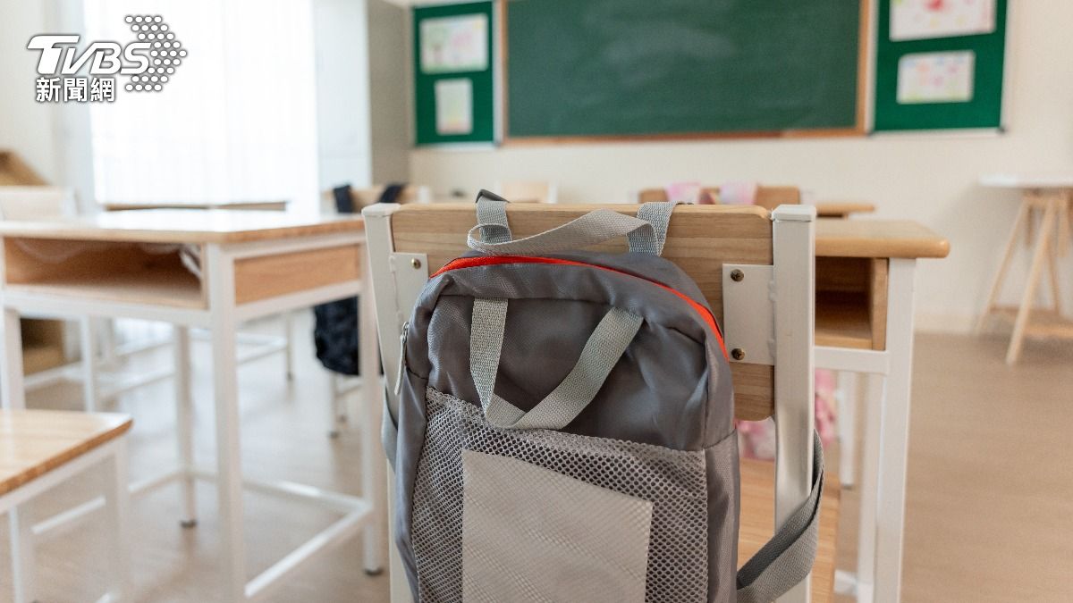 桃園女學生控狼師「搭肩、摸胸」 校方吃案反責怪:不要亂說話