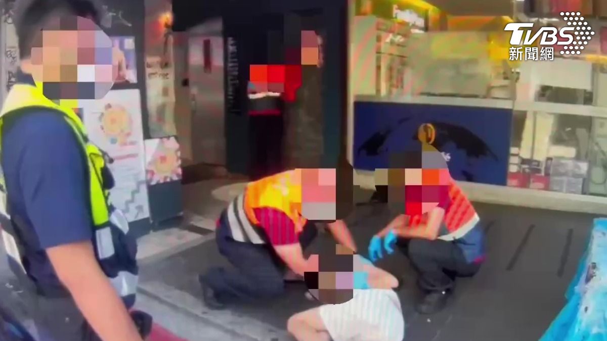 警消人員獲報到場協助。（圖／TVBS）