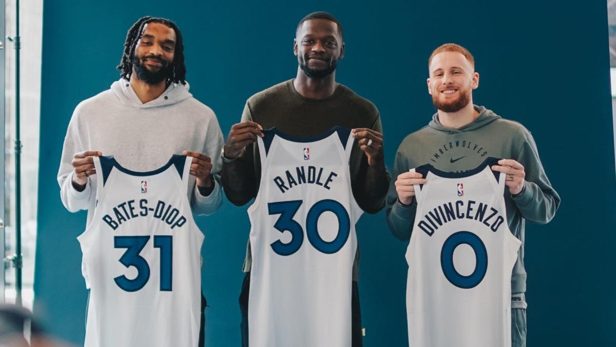 灰狼為藍道、迪文琴佐等新同學舉辦加盟記者會。(圖/翻攝自「Minnesota Timberwolves」臉書)