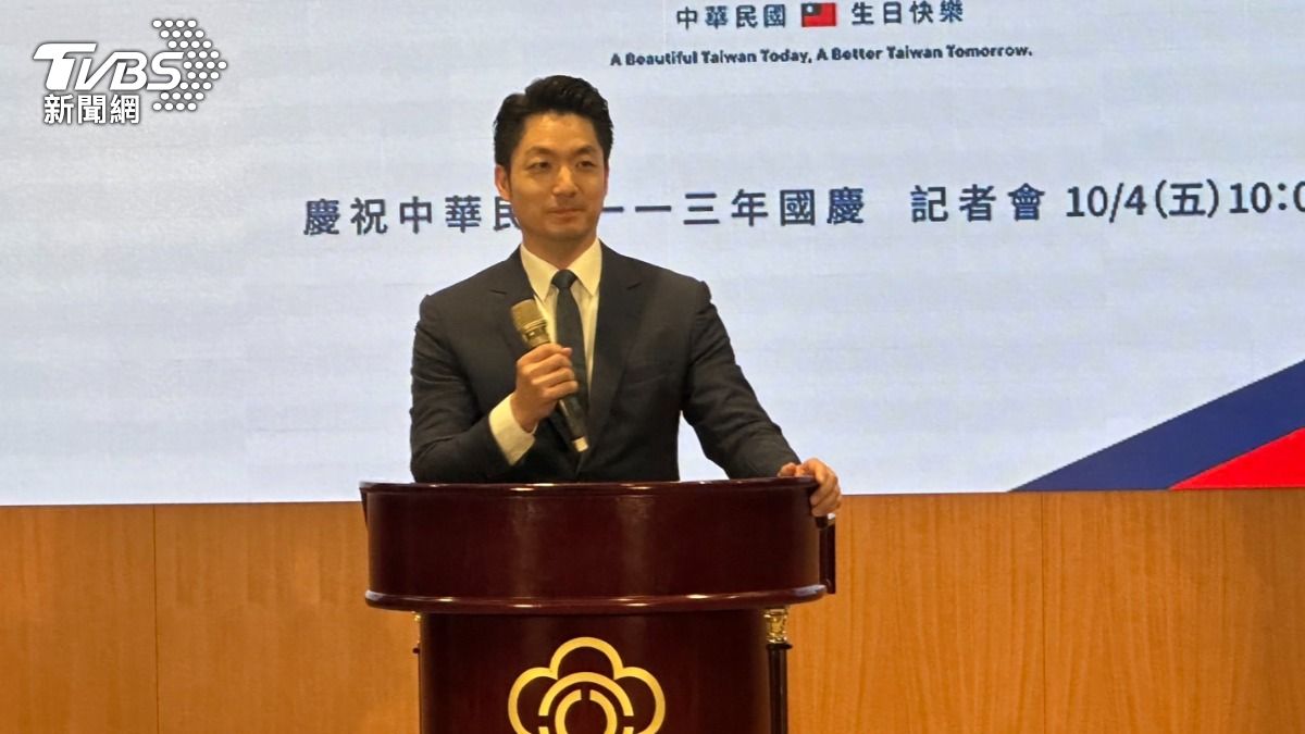 蔣萬安出席國慶記者會晚到　被韓國瑜消遣：長得帥、佔很大便宜