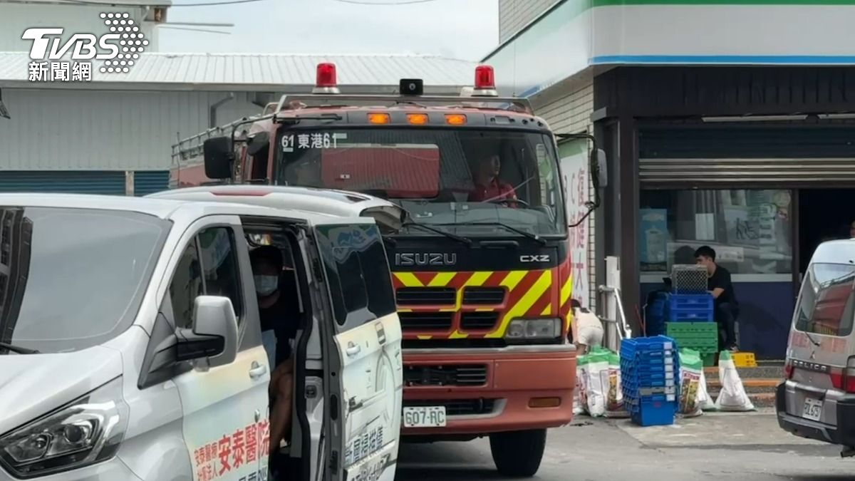 消防派兩車前往滅火。(圖/TVBS)