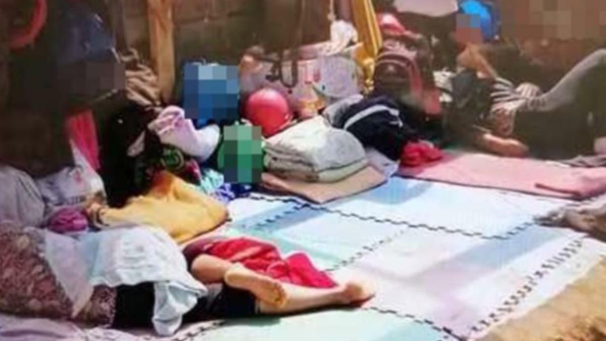 女性隊員只能睡在簡陋的小屋裡,陽光甚至直接射進來。(圖/翻攝自每日NK)