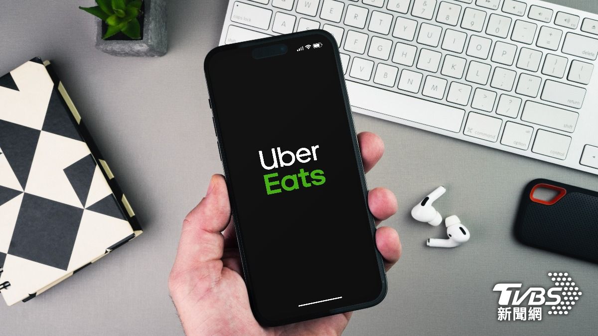 約翰和喬雅無法對Uber提告,全因女兒曾同意Uber Eats上的服務條款。(示意圖/達志影像shutterstock)