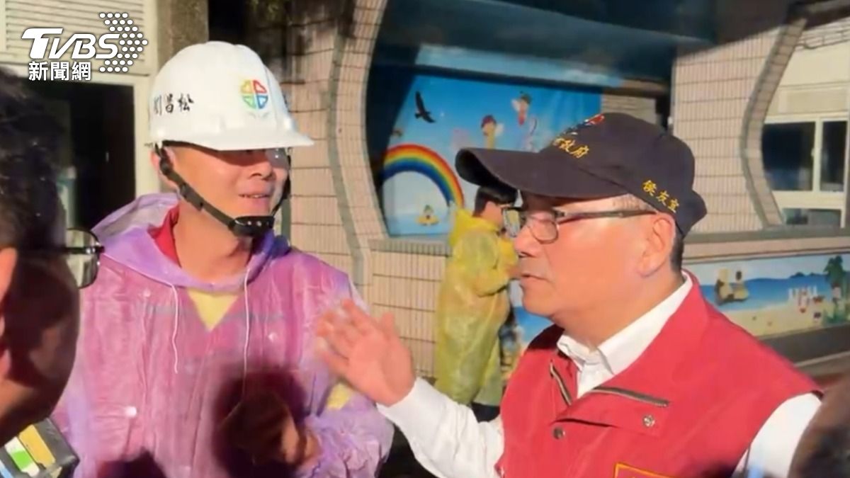 金山暴雨淹水慘成孤島!4校師生留宿學校 水退家長急接回