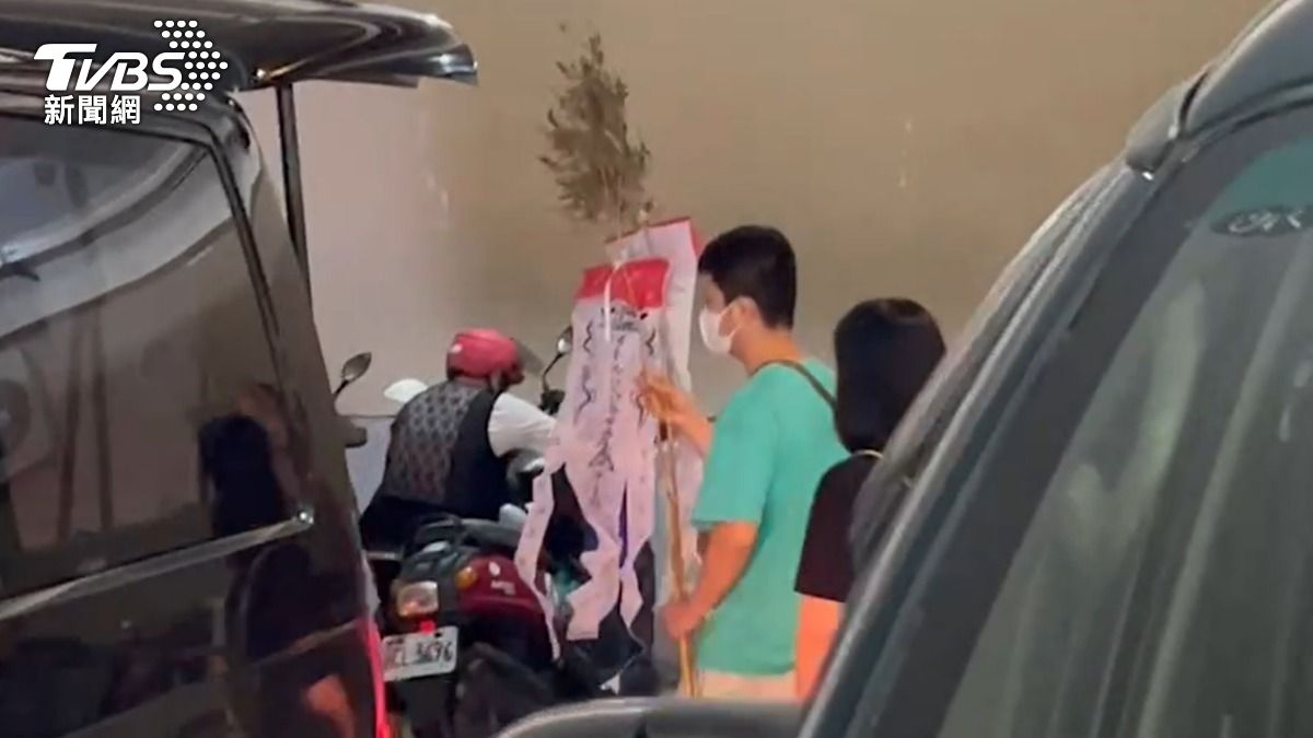 金山夫妻遭沖走!家屬趕赴殯儀館 女兒崩潰:疼愛我的爸媽沒了