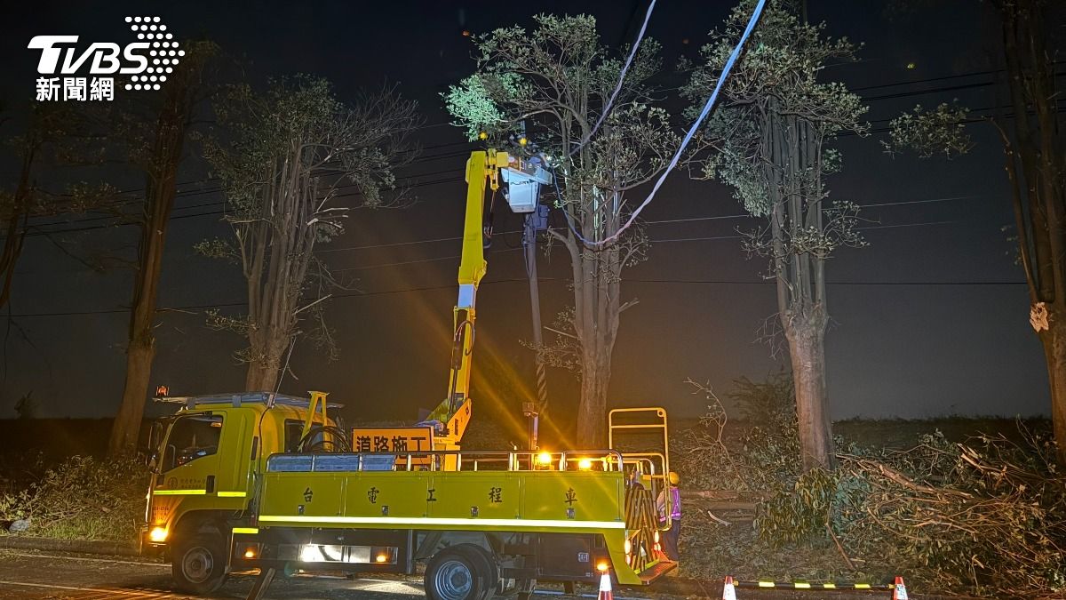 台電基層連3天「超過16小時」搶修 人妻不捨喊:用命在拚